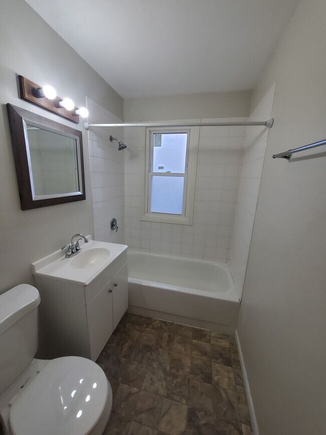 Building Photo - 4605-4607 W. Villard Ave. (Duplex)