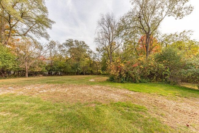 Building Photo - 1520 Traver Rd