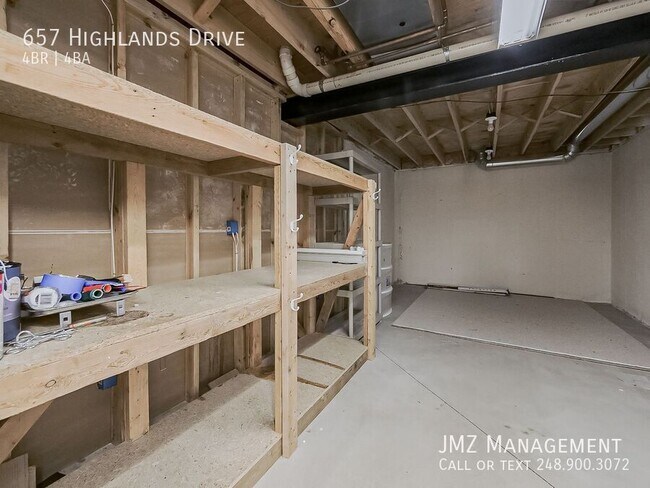 Building Photo - 657 Highlands Dr