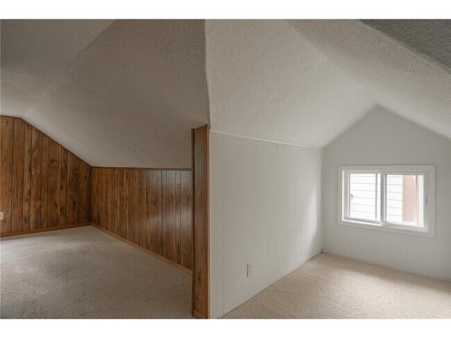 Building Photo - 1020 Wilson Ave