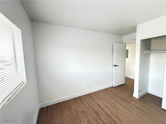 Building Photo - 4750 Thunderbolt Ave