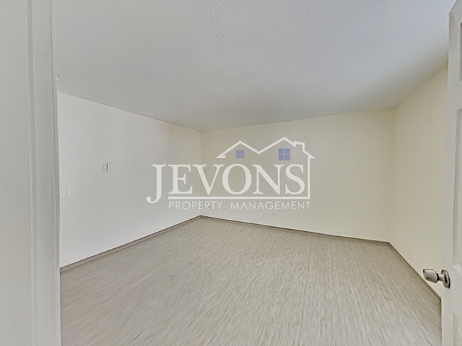 Building Photo - 1516 N Brook Ct