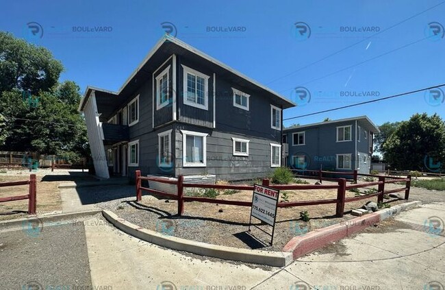 Building Photo - 2 Bed/1 Bath Near UNR!!!!