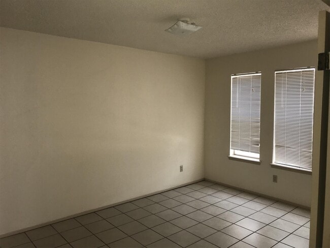 Building Photo - 10628 B SPRINGWOOD