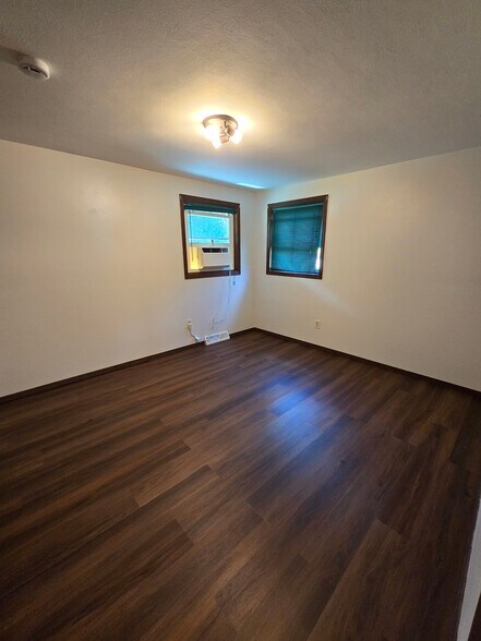 Building Photo - 6770 Deuster St