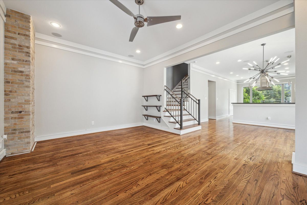 Building Photo - 6126 Clyde St