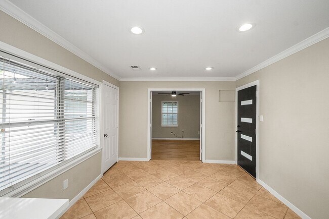 Building Photo - 5037 W 43rd St