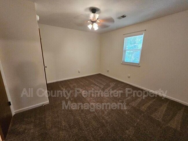 Building Photo - 2460 Washington St