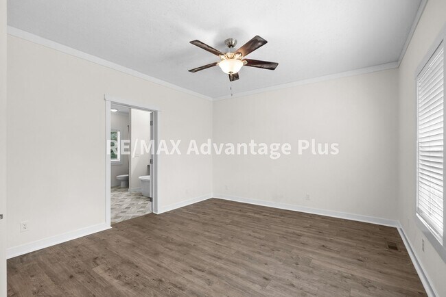 Building Photo - Modern Home Just Minutes to Farmville