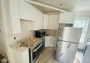 Building Photo - 102 Buttonwood St