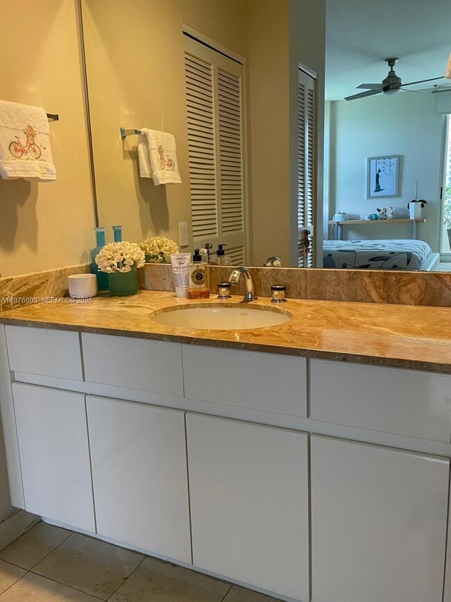 Building Photo - 888 Brickell Key Dr