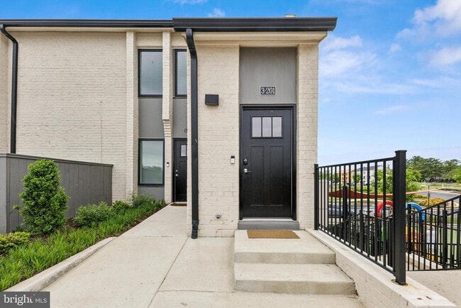 Building Photo - 19520 Village Walk Dr