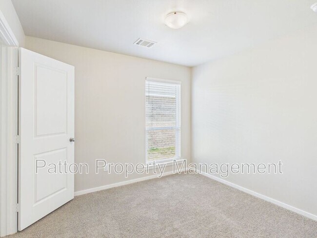 Building Photo - 4712 Hinson St