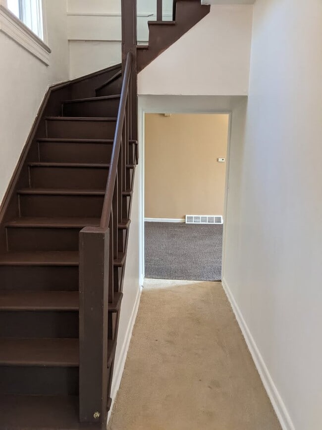 Building Photo - 512 1st Ave NE