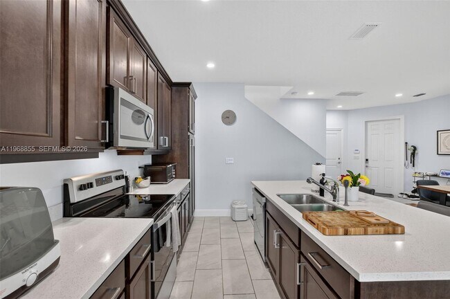 Building Photo - 543 Parsons Wy