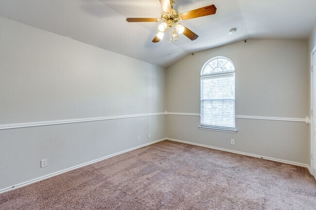 Building Photo - 3-BEDROOM HOME IN GATED COMMUNITY