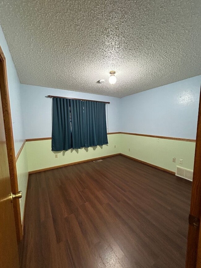 Building Photo - Spacious Condo for Rent