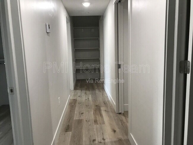 Building Photo - 2874 Kiesel Ave