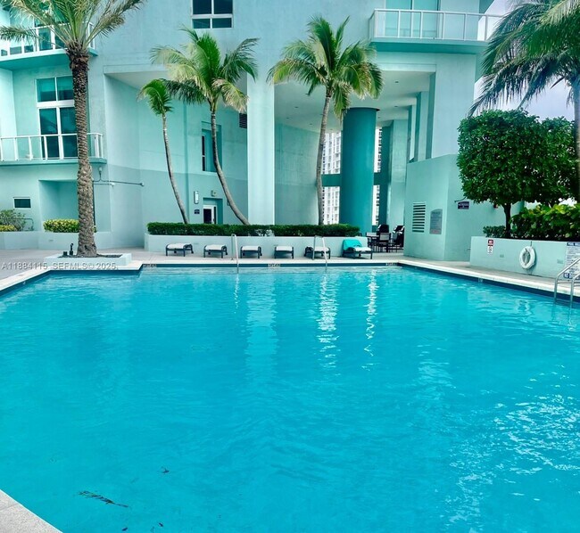 Building Photo - 1900 N Bayshore Dr