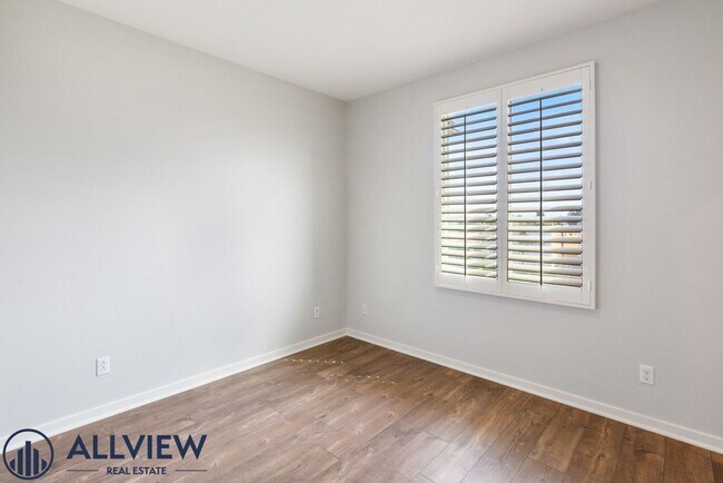 Building Photo - Modern Tri-Level Townhome with Office, 2-Car Garage & Prime Anaheim Location!