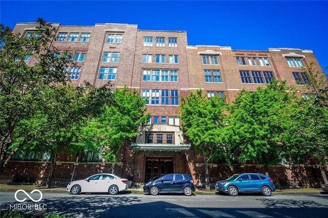 Primary Photo - 430 N Park Ave