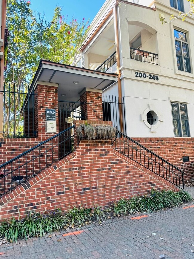 Building Photo - 200 E Davie St