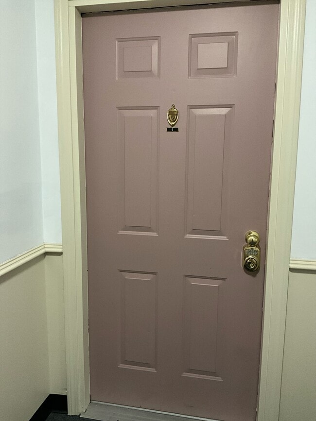 Building Photo - 15 Windsor Ct