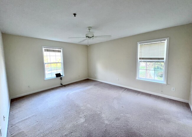 Building Photo - Condo FOR RENT Winston Salem!!