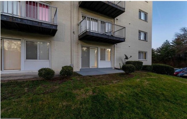 Building Photo - Spacious and Newly Remodelled at the Fairm...
