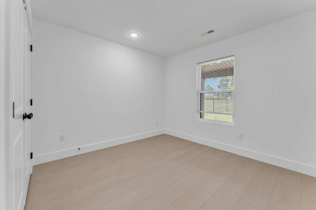 Building Photo - Updated 3BR/2BA Home with Fully Fenced Yard & Bonus Storage Shed! $1,625/mo rent
