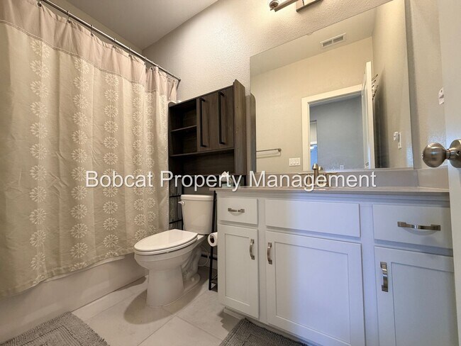 Building Photo - Stylish Corner Lot Townhome with No Rear Neighbors