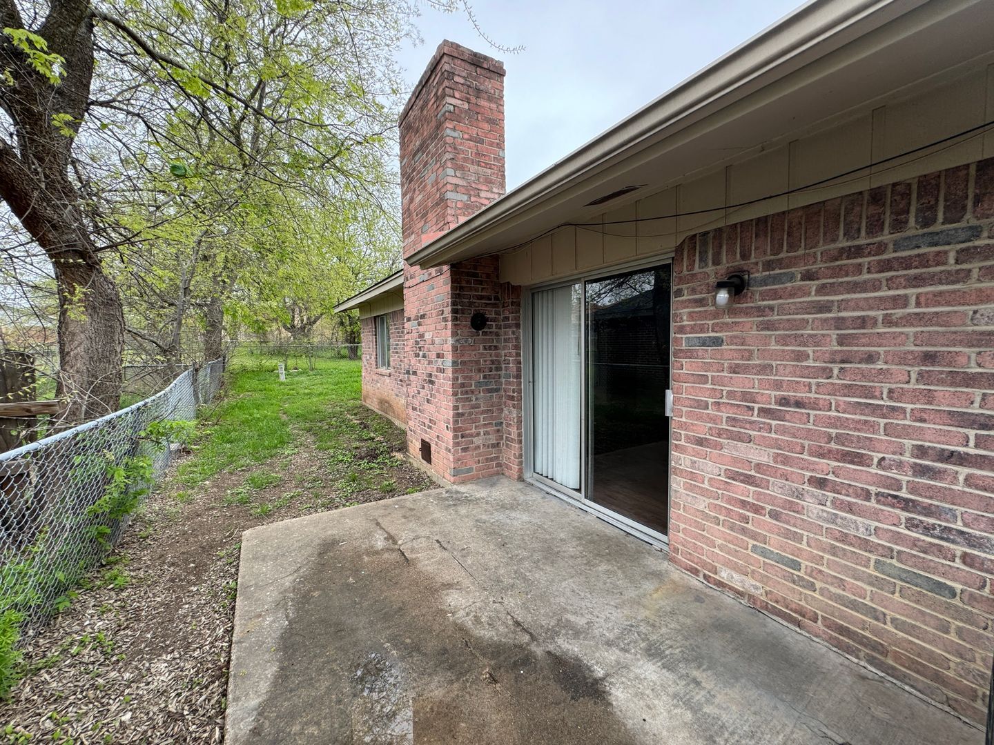 Building Photo - 2209 Wheeler Ave