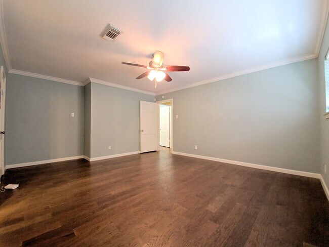 Building Photo - 139 Haversham Dr