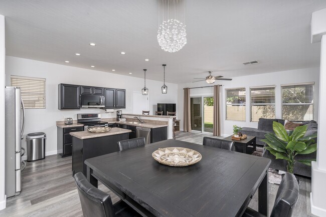 Building Photo - 3034 W Villa Cassandra Dr
