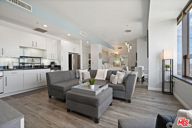 Building Photo - 1100 Wilshire Blvd