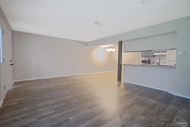 Building Photo - 3323 Kingswood Ct