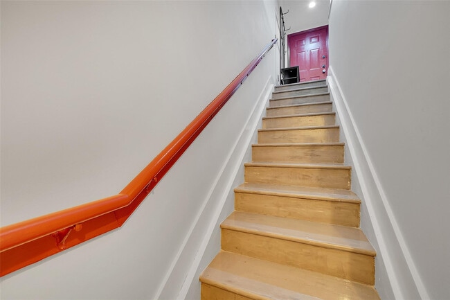 Building Photo - 2021 SE 10th Ave