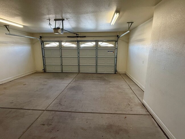 Building Photo - 4 Bedroom Home in San Luis AZ. with Fenced Lot and Landcaping