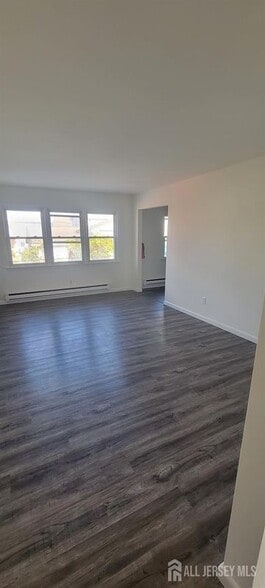 Building Photo - 358 Raritan St