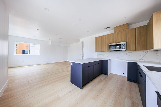 Building Photo - 1013 S Citrus Ave