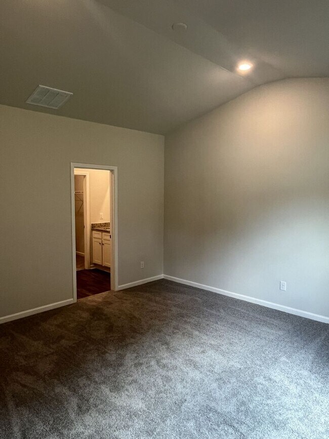 Building Photo - Newer 3 Bed Ranch home in East Charlotte