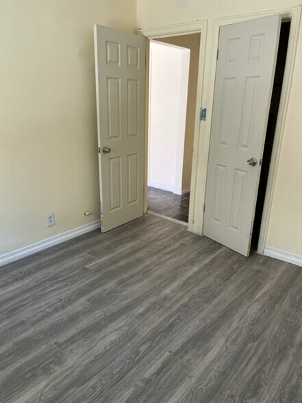 Building Photo - 214 W 57th St