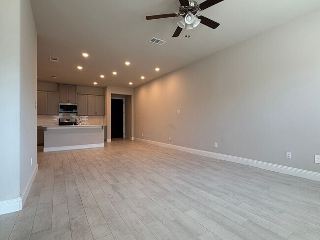 Building Photo - 624 Hutchinson Ln