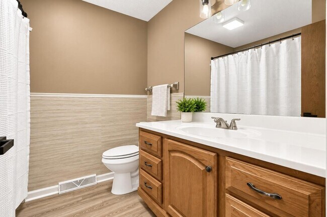 Building Photo - 129 Hillwood Dr