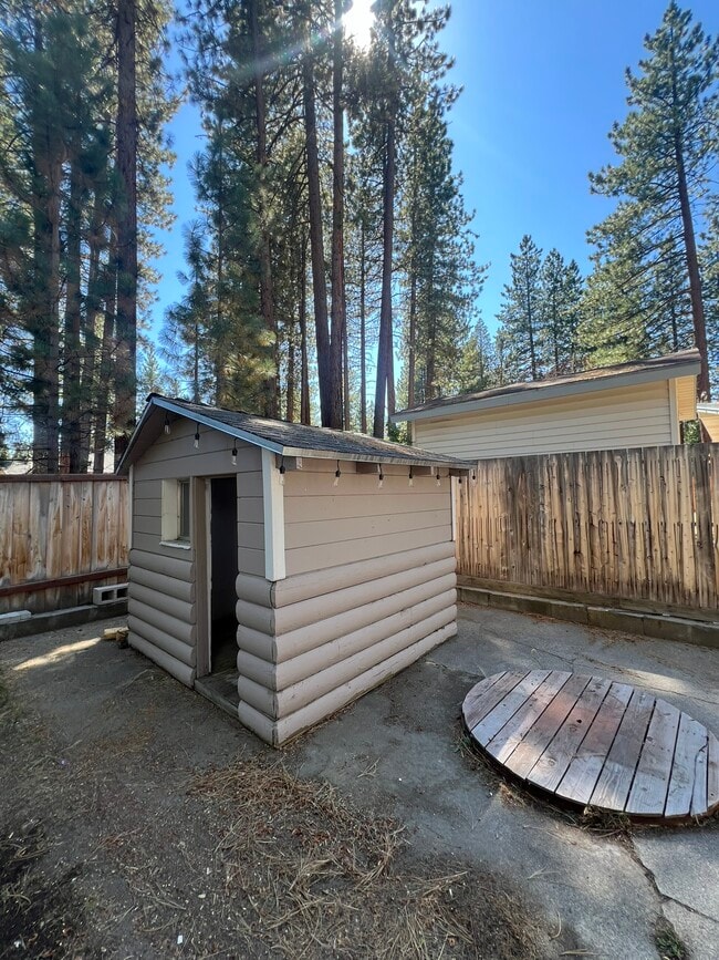 Building Photo - 3380 Janet Dr
