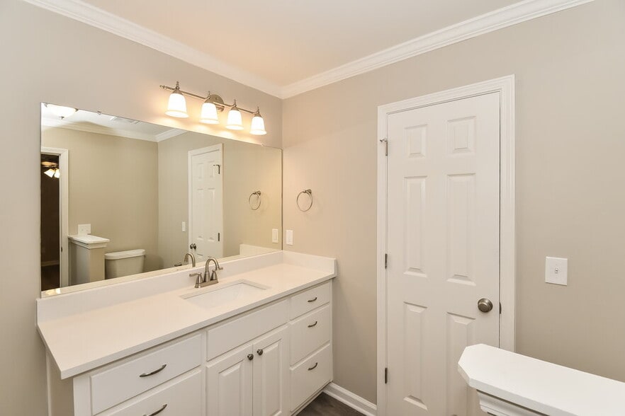 Building Photo - 7531 Sugarcreek Dr