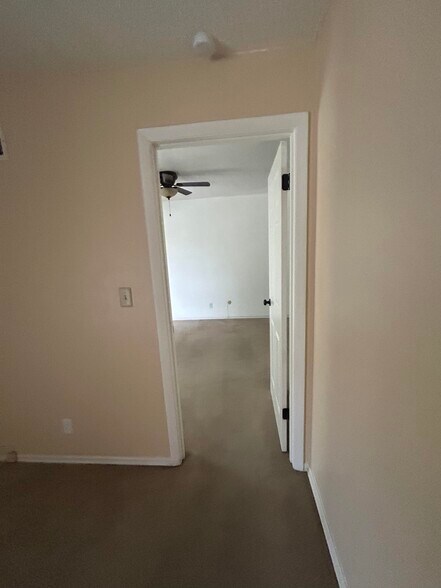 Entrance to Master Bedroom - 1233 Guelbreth Ln