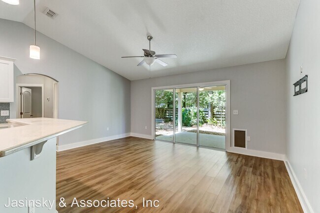 Building Photo - 3 br, 2 bath House - 321 S. 14th St