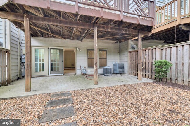 Building Photo - 1814 Fallbrook Ln