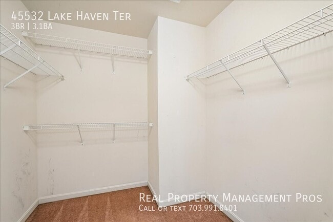 Building Photo - 45532 Lake Haven Terrace